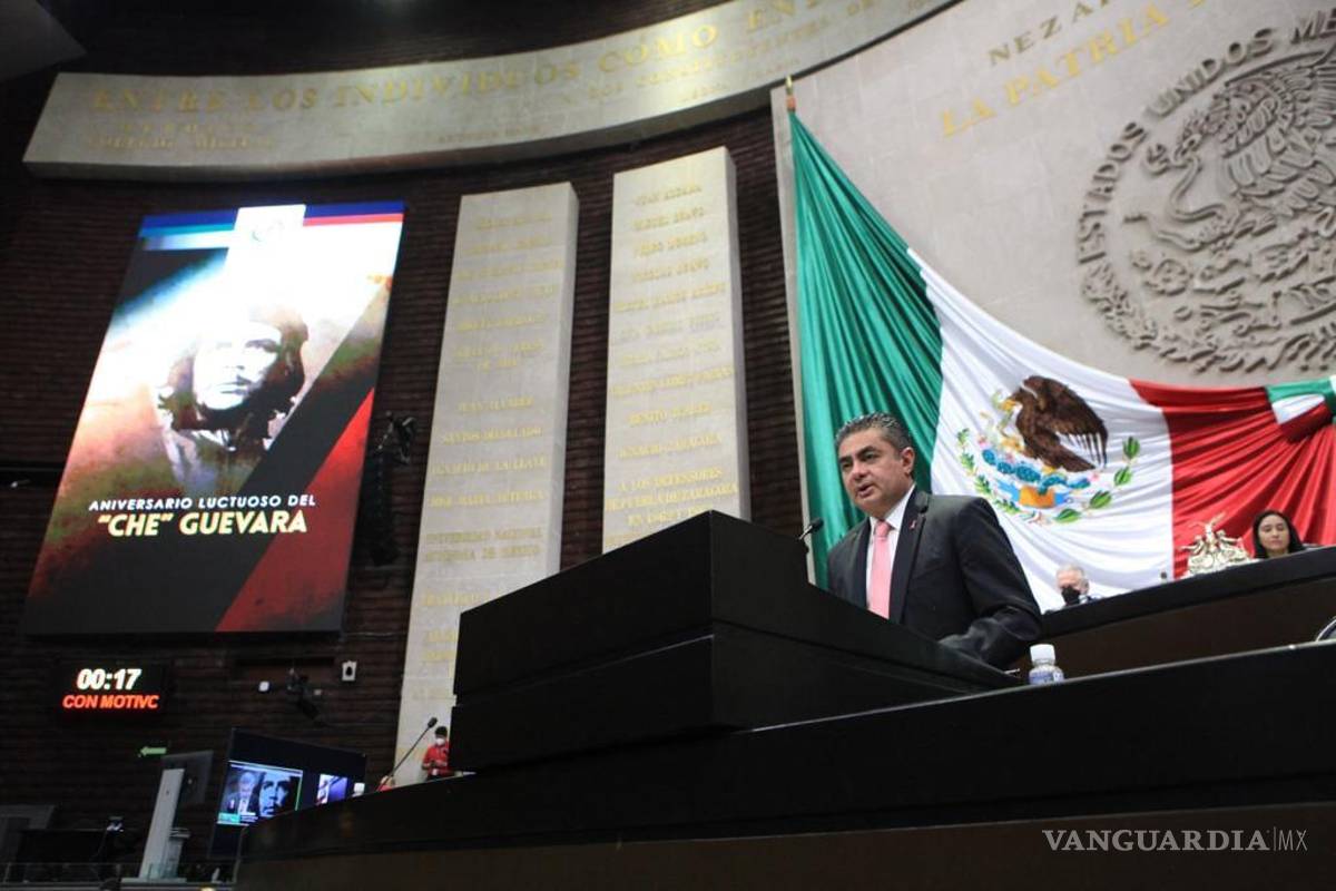 Espinoza Cházaro hace oficial su renuncia al PRD