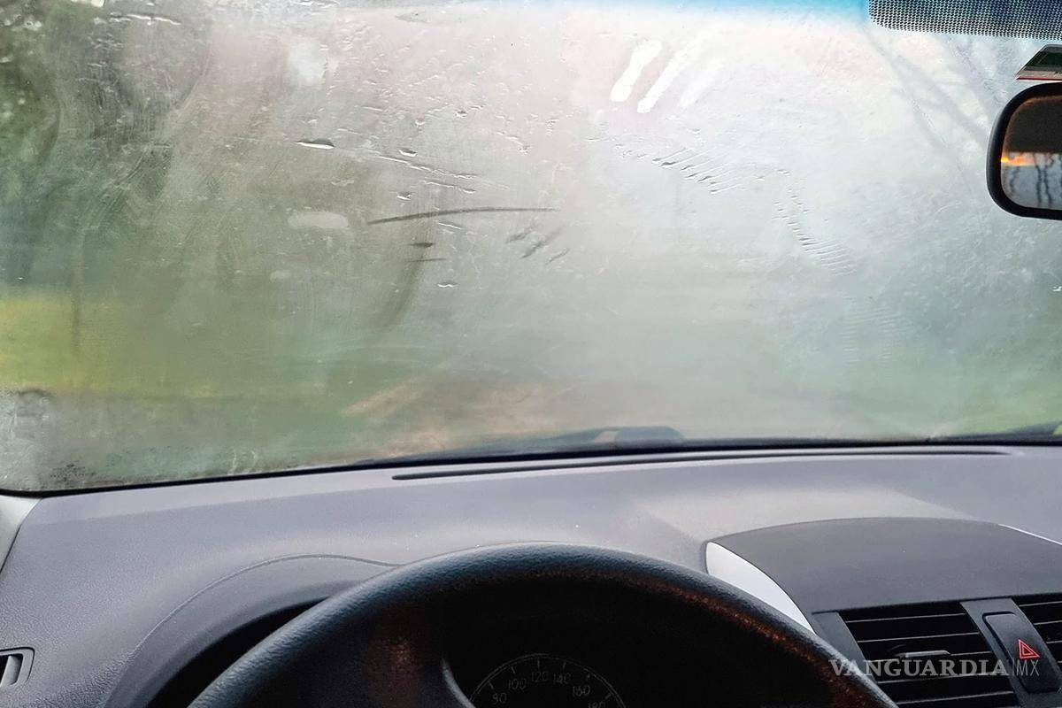 ¿Por qué se empañan los vidrios del auto?... Cómo desempañarlos sin usar el aire acondicionado