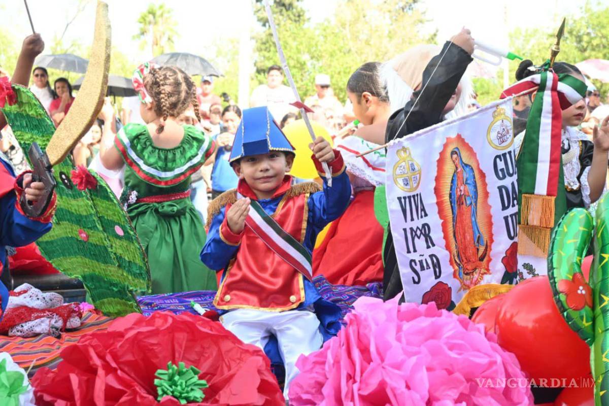 $!Niños y jóvenes participaron con entusiasmo en el desfile cívico-patriótico por la calle Progreso.