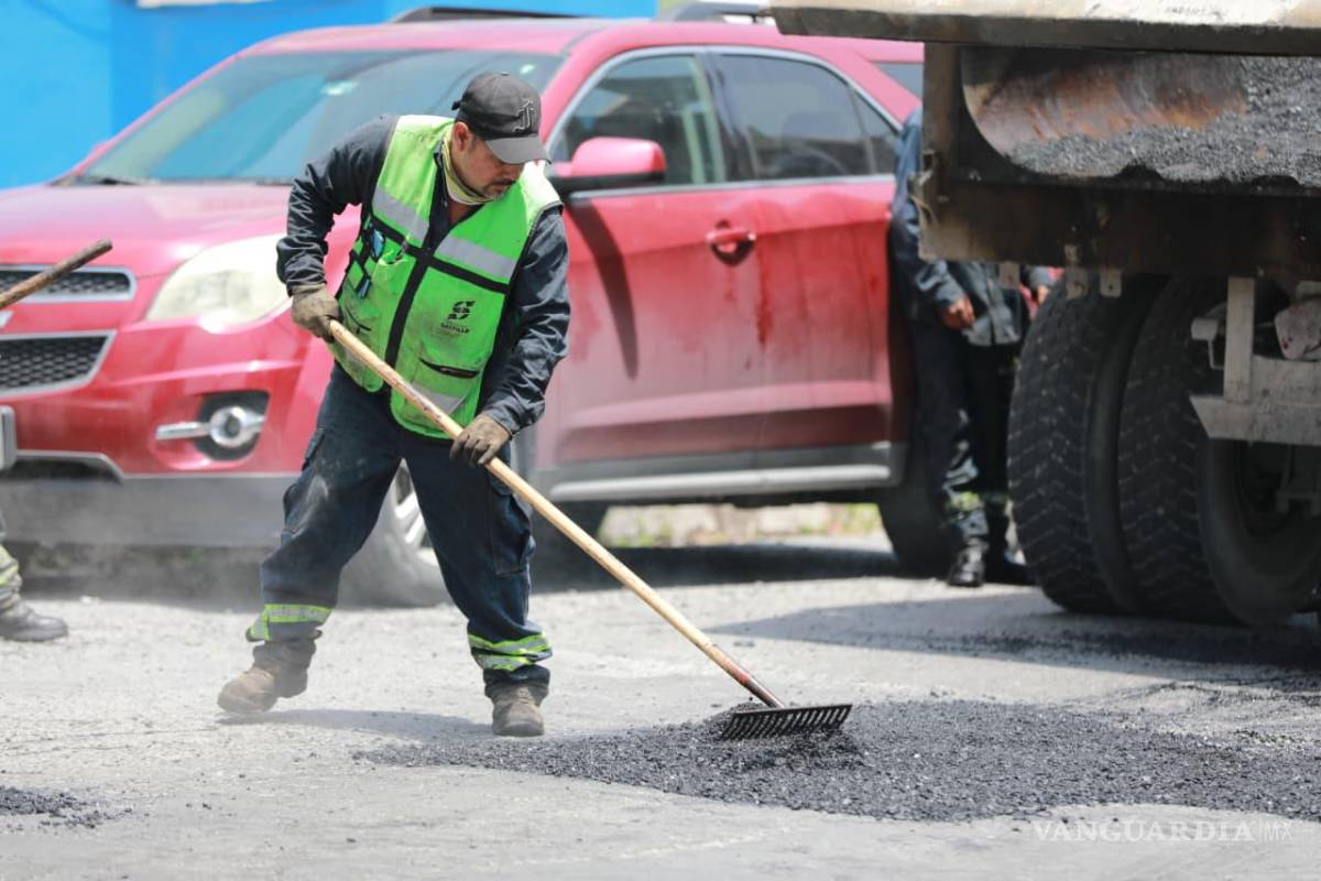 $!El Gobierno de Saltillo mantiene activo el programa de rehabilitación vial y recibe reportes ciudadanos a través de “Saltillo Fácil”.