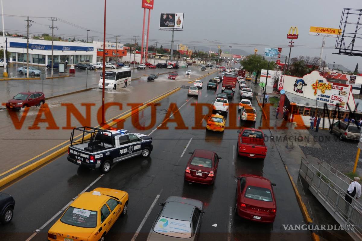 $!Reabren vialidades que fueron cerradas por lluvias en Saltillo; sorprenden inundaciones a la ciudad