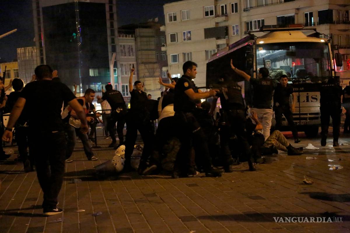 265 muertos, entre ellos 104 golpistas, el saldo del fallido golpe de estado en Turquía