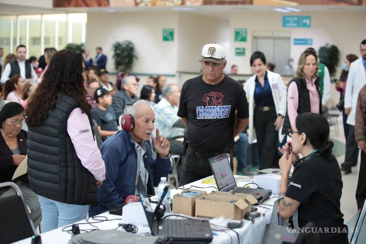 $!La jornada realizada en Saltillo contempló la entrega de apoyos a 268 habitantes de seis municipios.