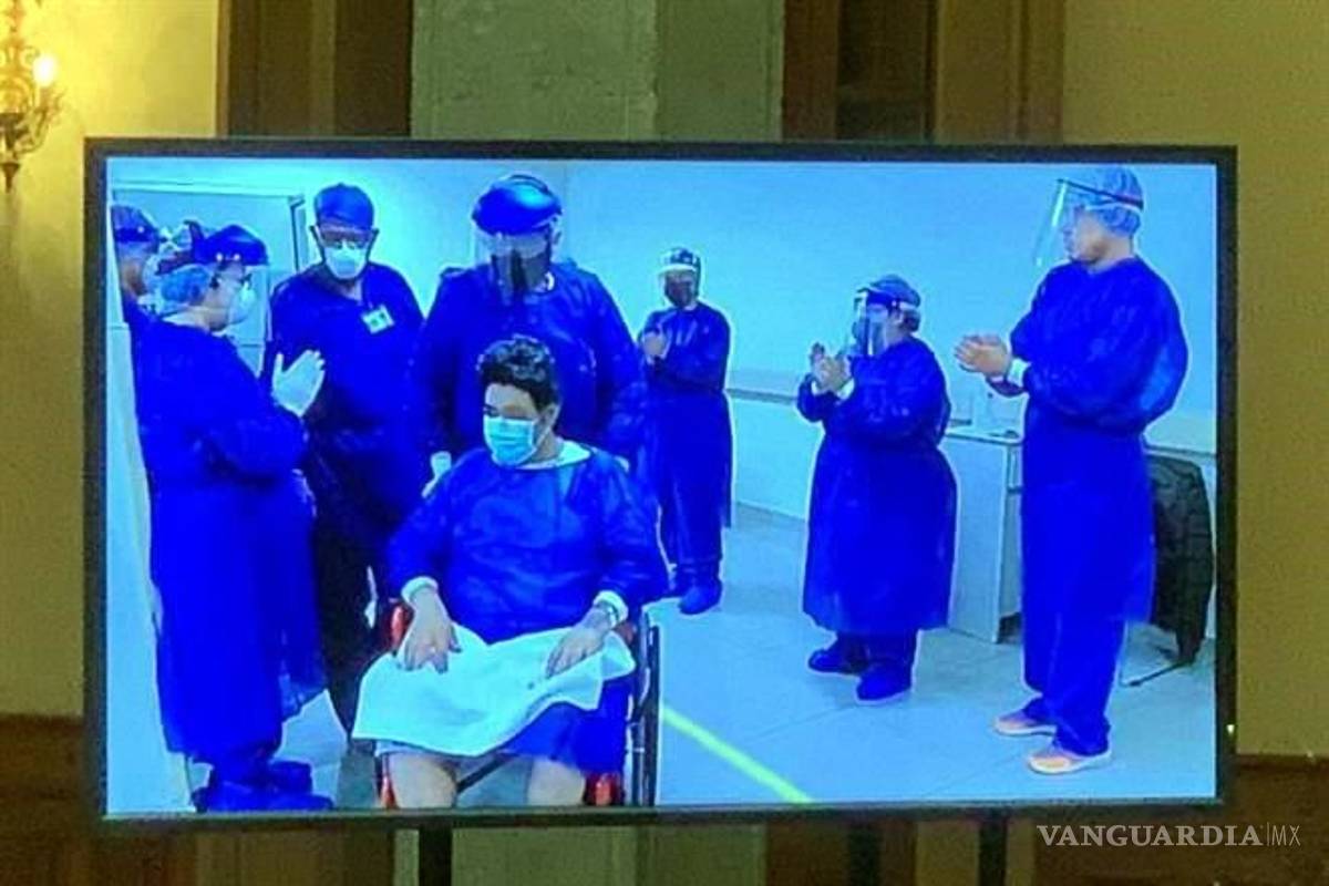 Hombre es dado de alta de COVID-19 tras administrarle plasma de personas que sobrevivieron al virus