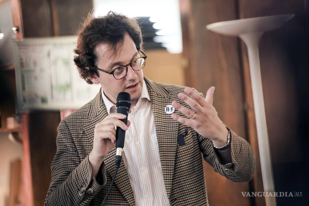 $!El director general deRSF, Thibaut Bruttin enuna conferencia de prensa para presentar a la periodista rusa Ekaterina Barabash en París, Francia.