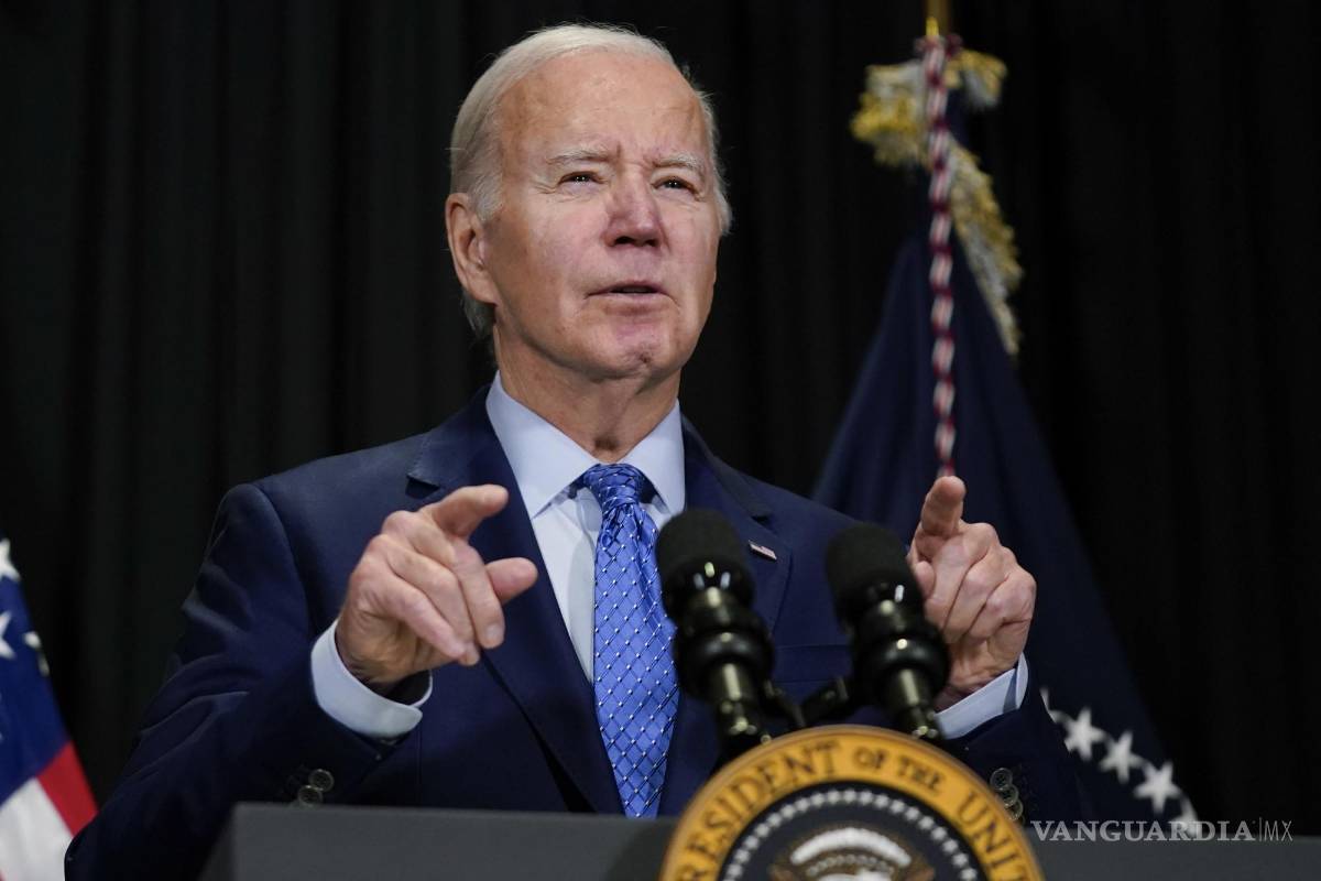 $!El presidente Joe Biden habla con los periodistas el 26 de noviembre de 2023 en Nantucket, Massachusetts.