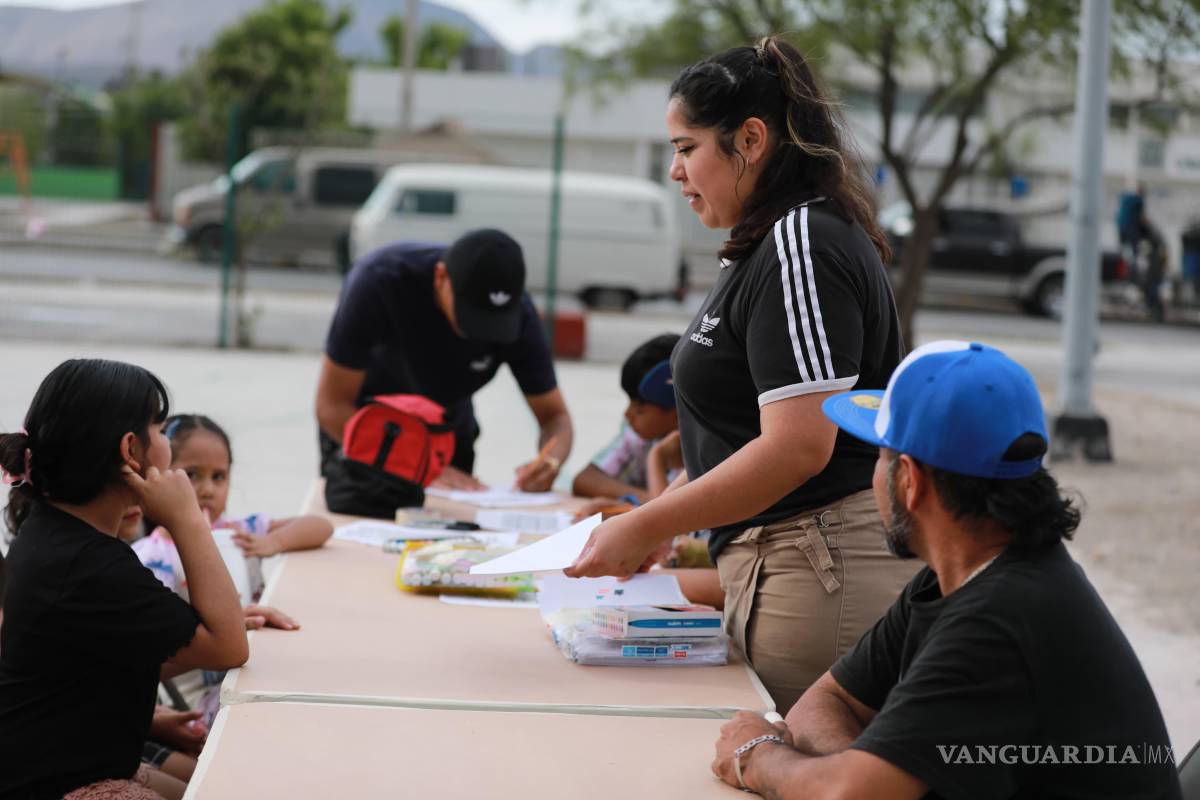 $!La Ruta Más Creativa busca llevar el arte a cada rincón de Saltillo; este domingo, familias completas se reunieron en la plaza del bulevar Museo del Desierto para celebrar la cultura local.