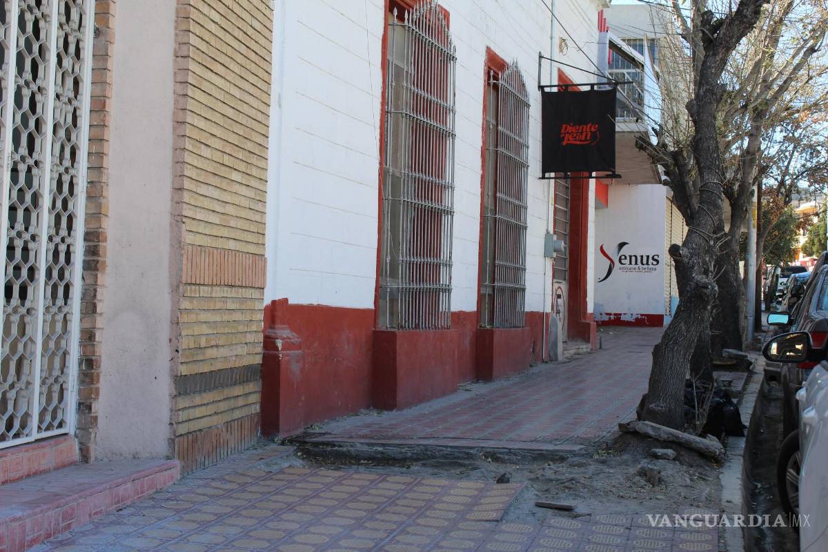 $!Otra trampa para los peatones, ubicada en el primer cuadro de la ciudad.