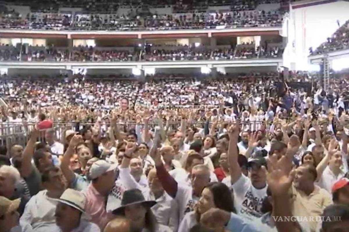 Protestan contra la reforma judicial en evento de AMLO, en Nayarit