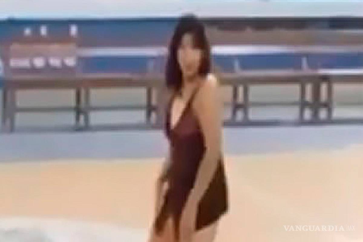 Maestra bailó 'Sin pijama' en baby doll en pleno festival del Día del Padre