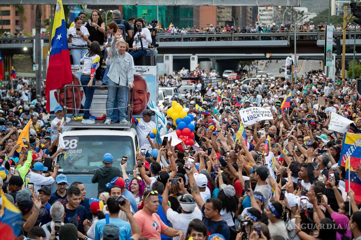 $!EL candidato a la presidencia de Venezuela, Edmundo González Urrutia antes de su cierre de campaña, en Caracas, Venezuela.