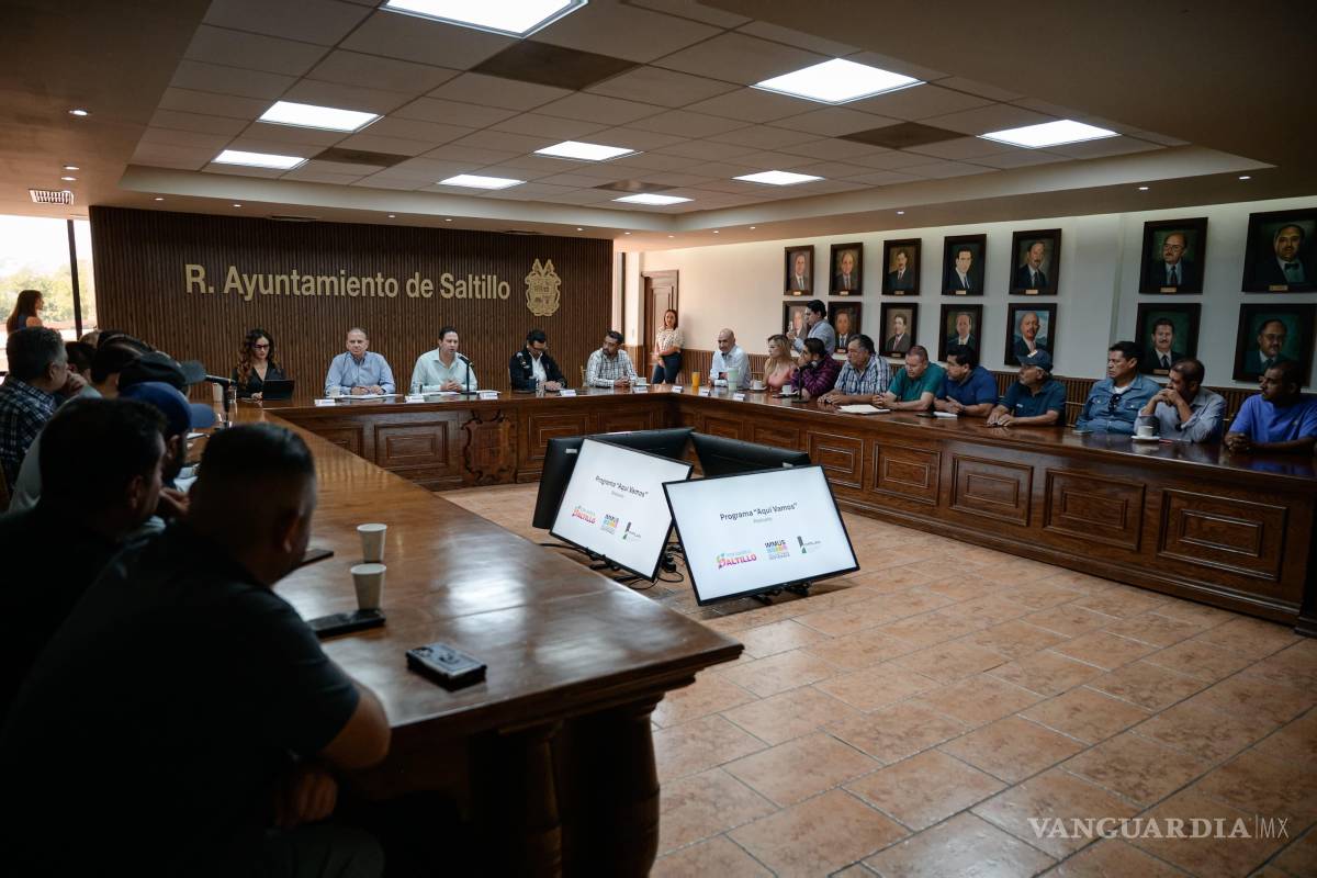 $!Javier Díaz anunció la inversión de 12 millones de pesos durante una reunión con concesionarios y la Comisión de Transporte del Cabildo de Saltillo.