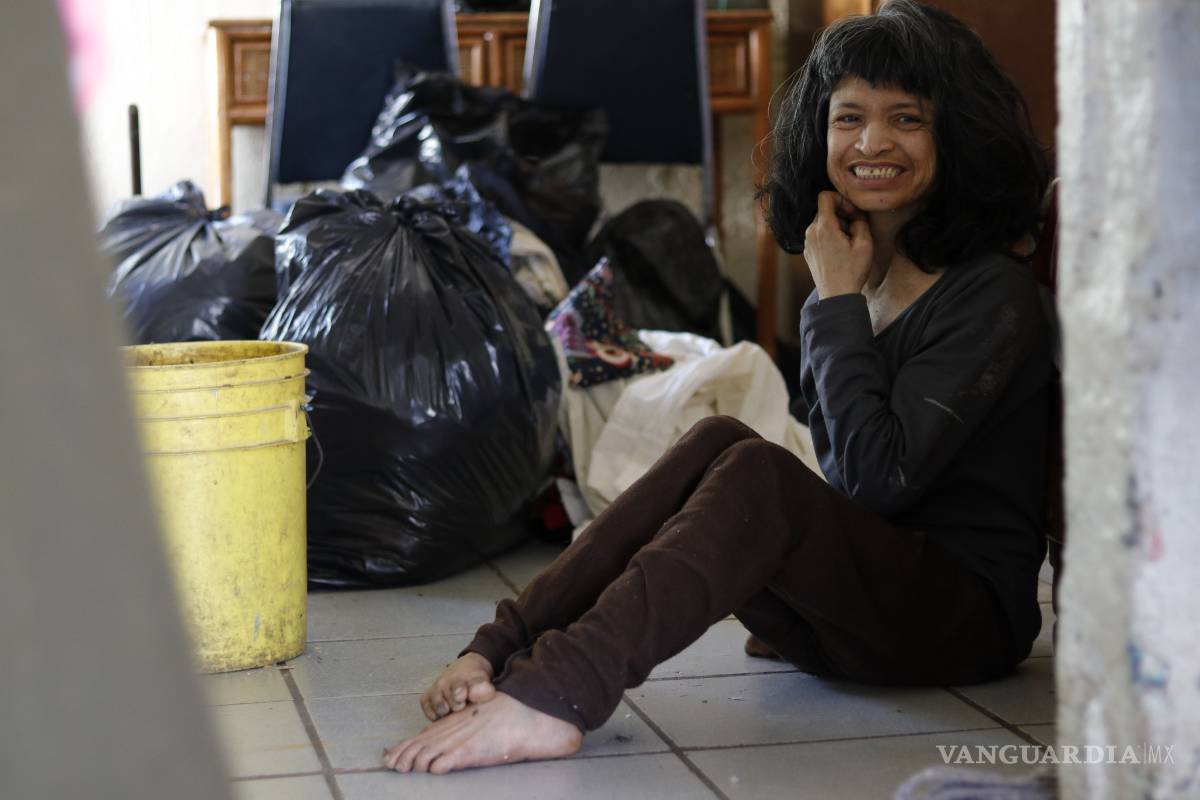 $!Viejecita de 84 años en Saltillo mantiene de limosnas a sus 2 hijos discapacitados