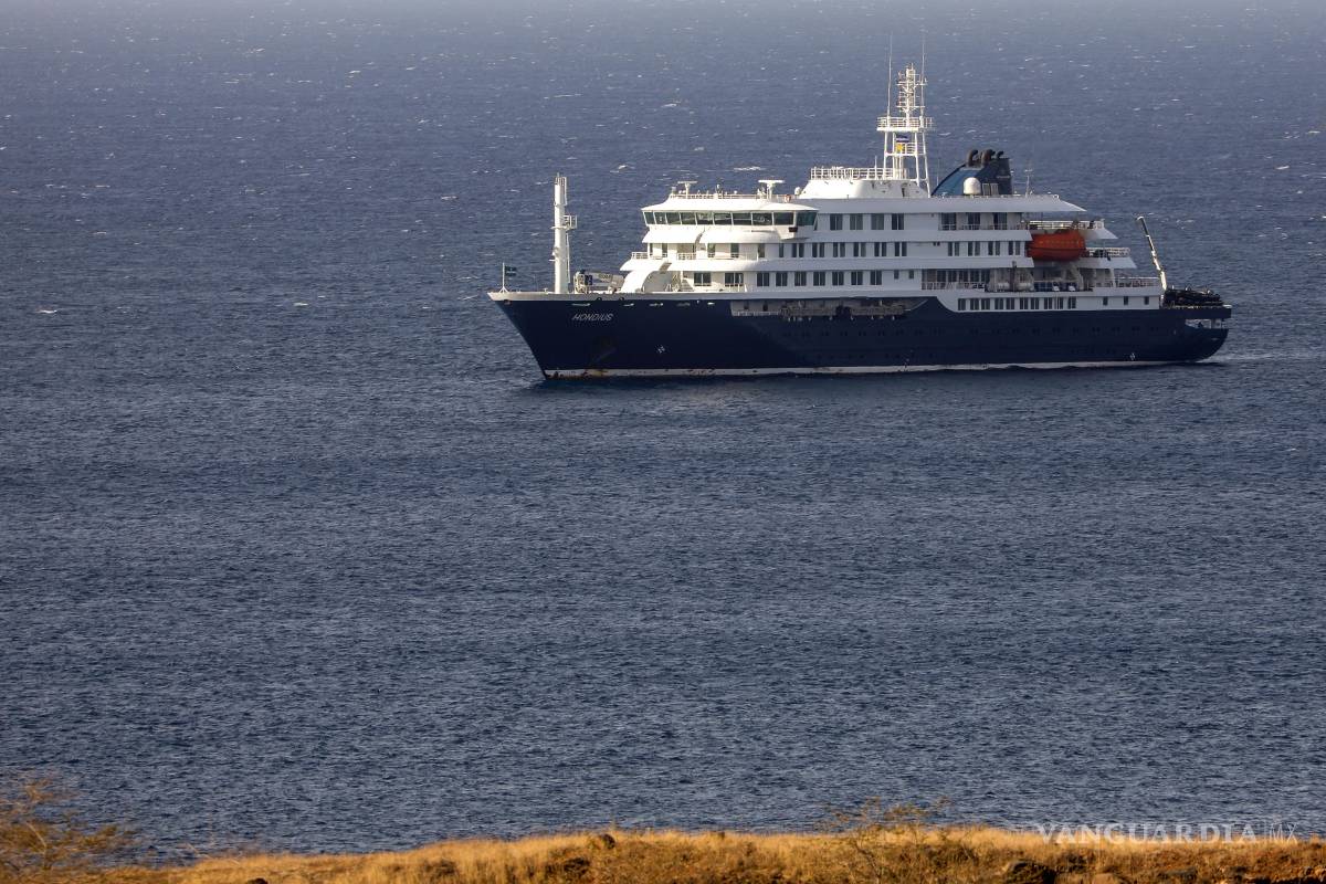 $!Imagen del barco MV Hondius que zarpó de Ushuaia, en el sur de Argentina, el 1 de abril, y donde se han dado los casos de hantavirus.