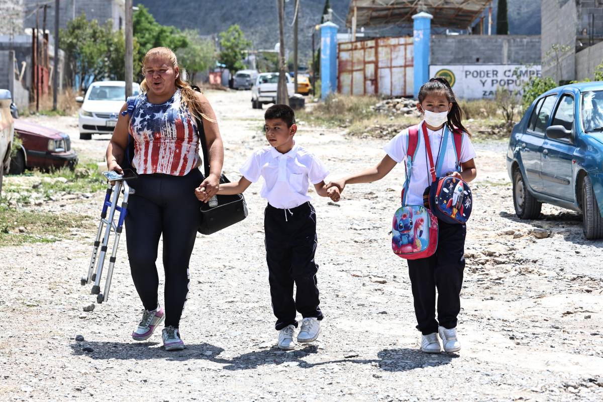 $!Víctor padece parálisis cerebral, lo que dificulta aún más su movilidad.