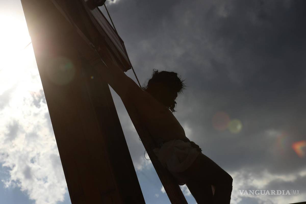 Estas son las 43 imágenes de las representaciones del Viernes Santo que atraparon la atención en el mundo (fotos)