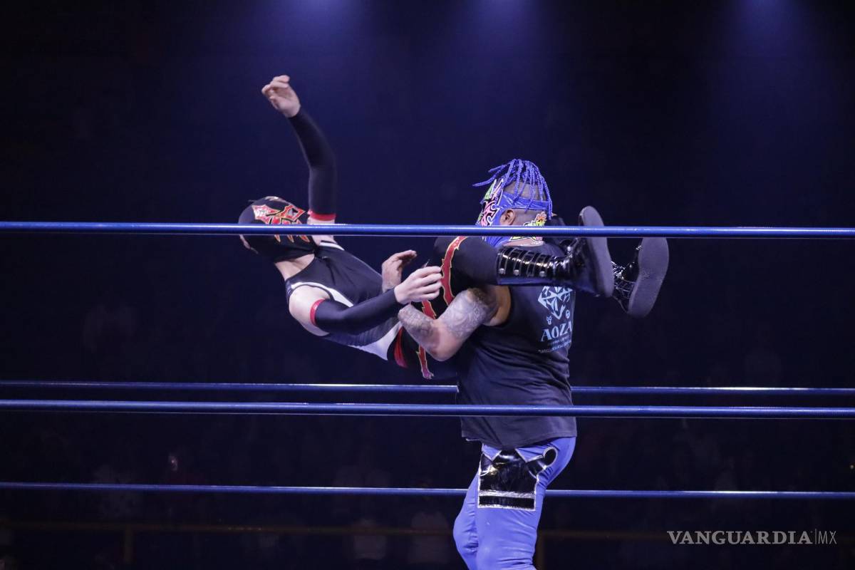 Vibrante noche de lucha libre vivió Saltillo este sábado