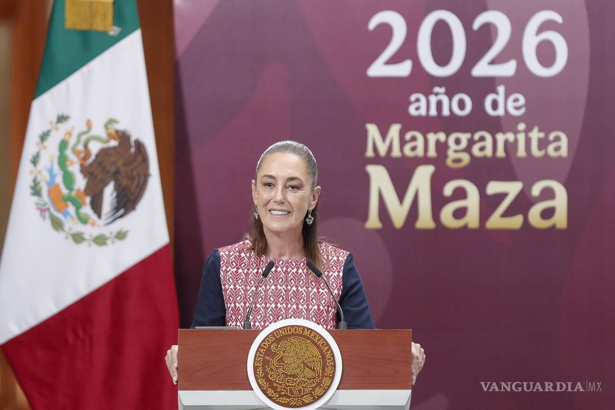 $!La presidenta de México, Claudia Sheinbaum, habla en una rueda de prensa este domingo, en el Palacio Nacional de la Ciudad de México (México).