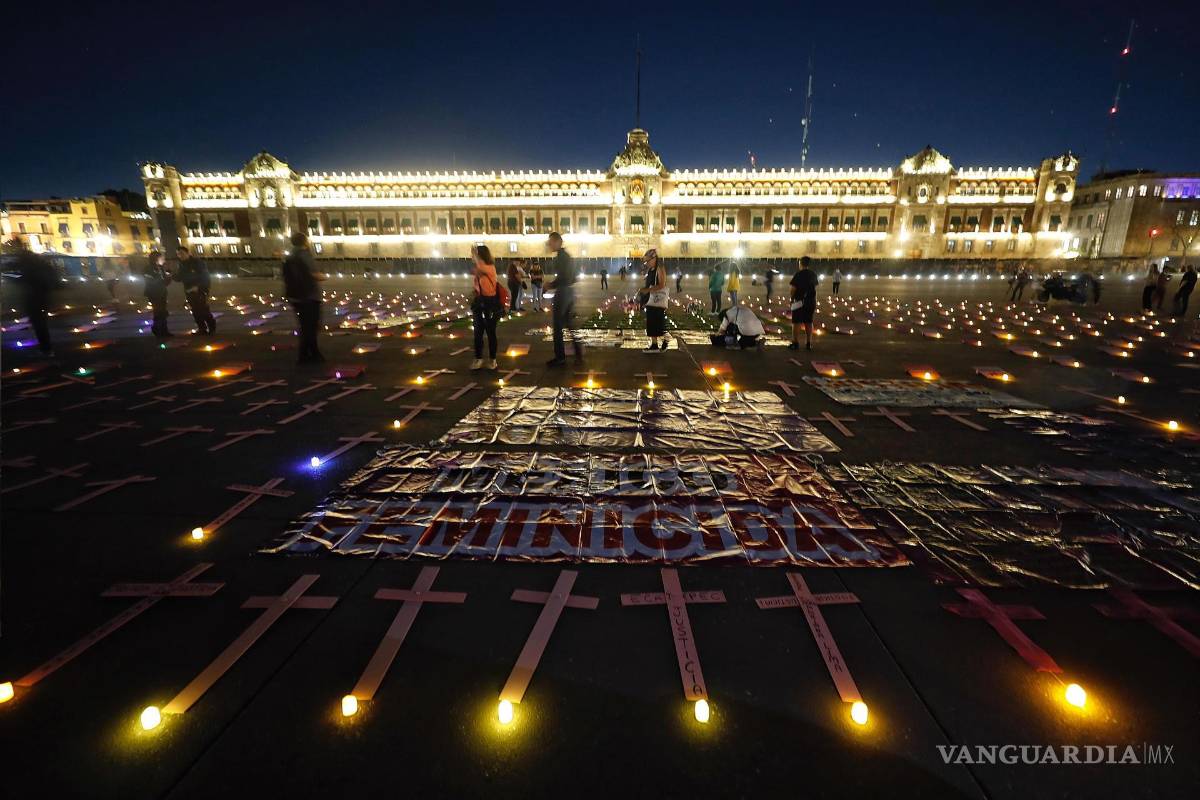 8M, cerca de 1,000 lápidas en el Zócalo de Ciudad de México recuerdan a las víctimas de feminicidio (fotos)