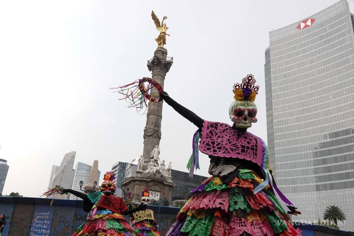 $!CIUDAD DE MÉXICO, 29OCTUBRE2022.- Se llevó a cabo el Desfile con motivo de Día de Muertos. FOTO: GRACIELA LÓPEZ /CUARTOSCURO.COM