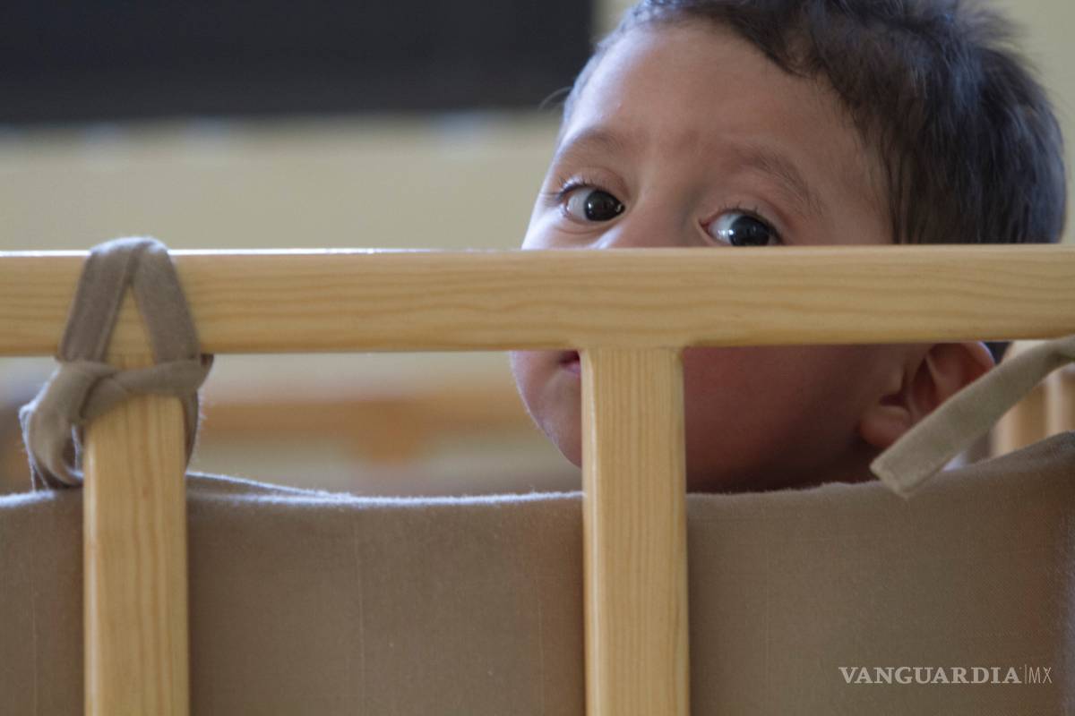 $!Acusan a Pronnif de separar a madre de su hijo