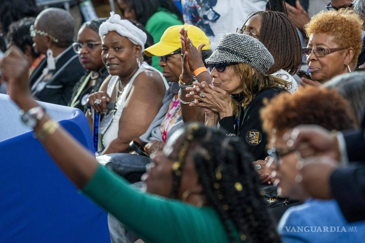 $!Integrantes de la comunidad gospel destacaron entre los grupos que vitorearon al presidente Biden en Filadelfia.