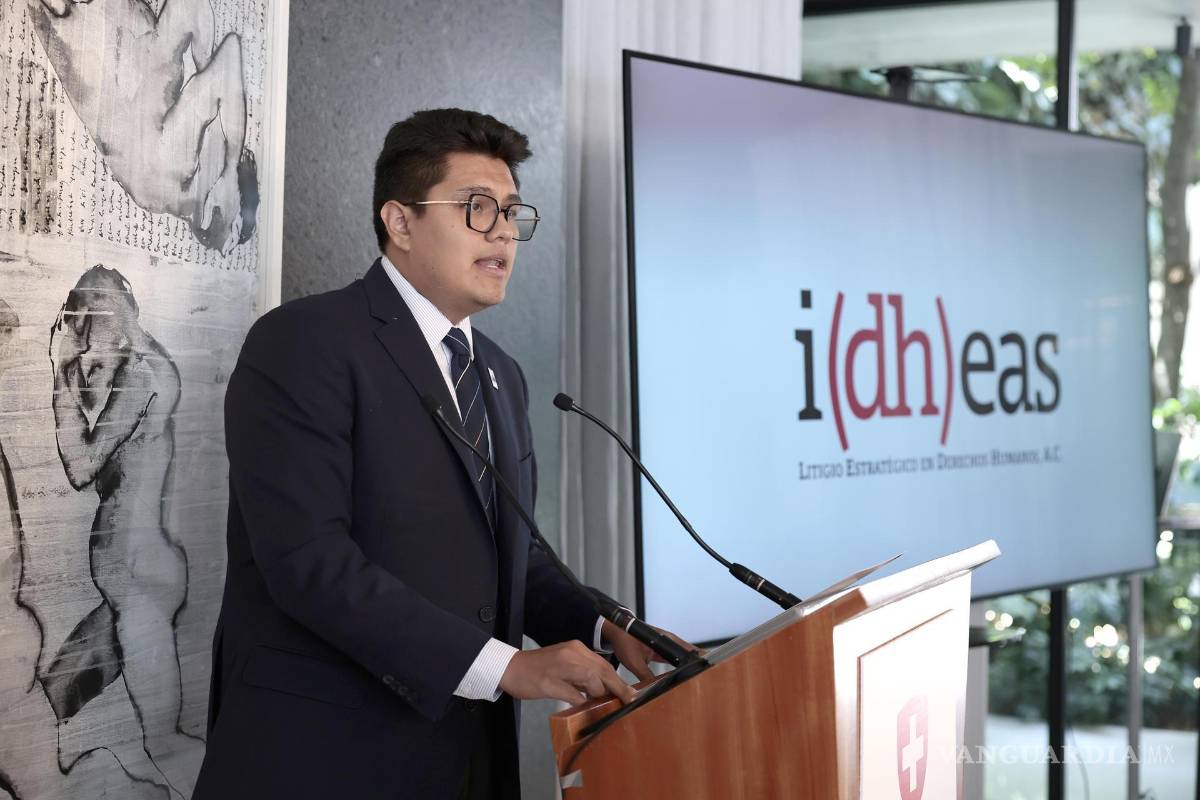 $!El representante legal de IDHEAS, Michel Cervantes, en la entrega del Premio Suizo de Derechos Humanos y Desarrollo Sostenible celebrado en Ciudad de México.