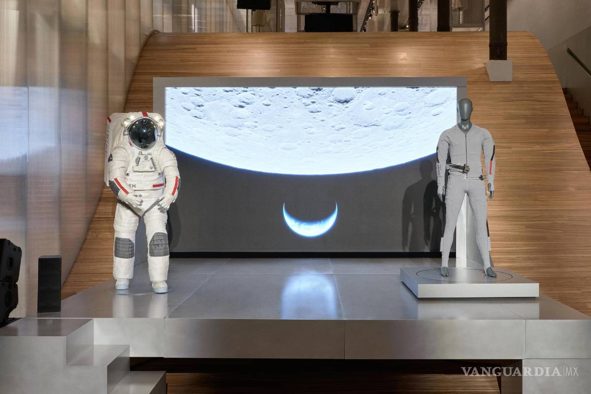 $!Derecha. Prenda de ventilación y refrigeración líquida diseñada por Prada para los astronautas. Izquierda traje espacial creado por Axiom Extravehicular Mobility Unit.