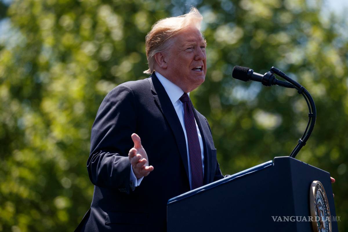Donald Trump prohibe negocios con 'adversarios extranjeros' como Huawei