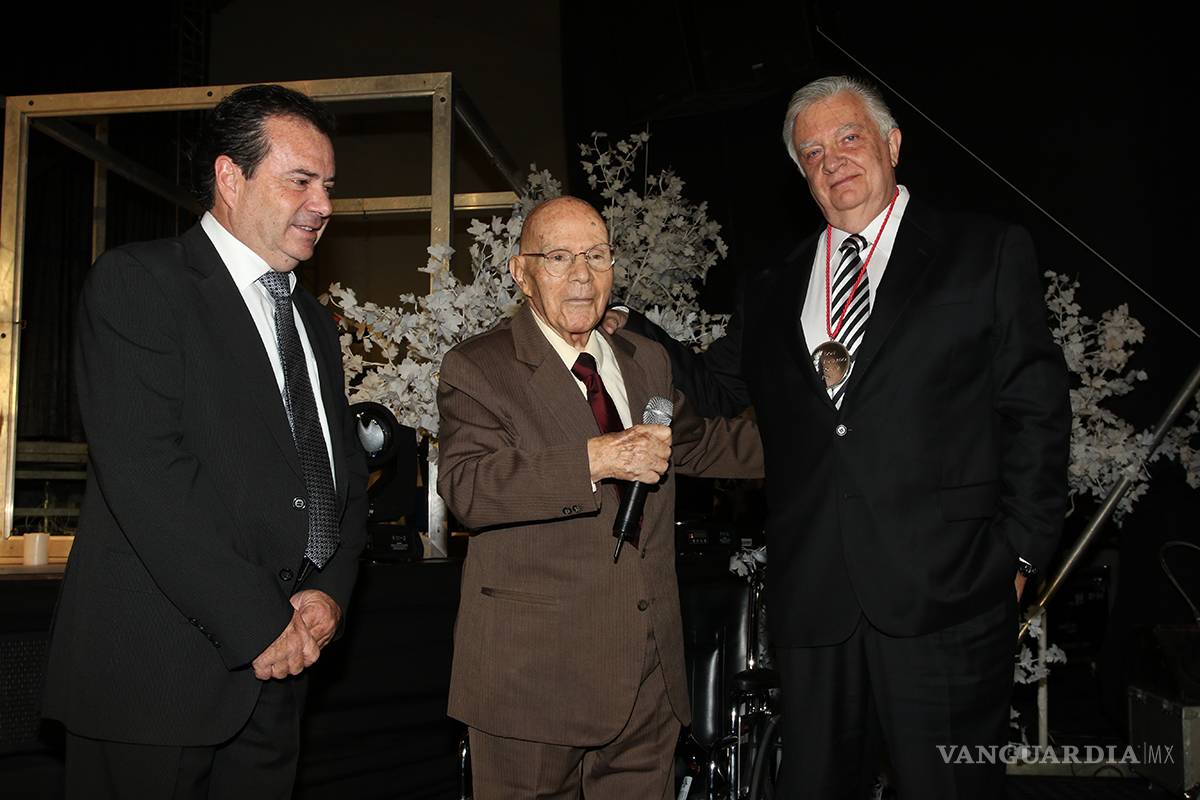 $!Reconocen talento: AMDA da a distribuidores la Medalla al Mérito 2016