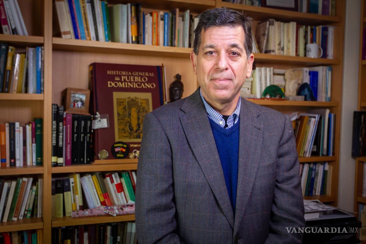 $!El historiador y biógrafo de Hernán Cortés, Esteban Mira Caballos, cree que los restos del conquistador extremeño realmente corren riesgo en México. EFE/Jero Morales