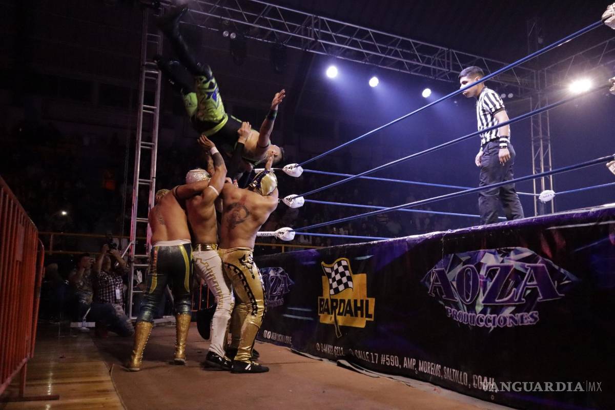 Vibrante noche de lucha libre vivió Saltillo este sábado