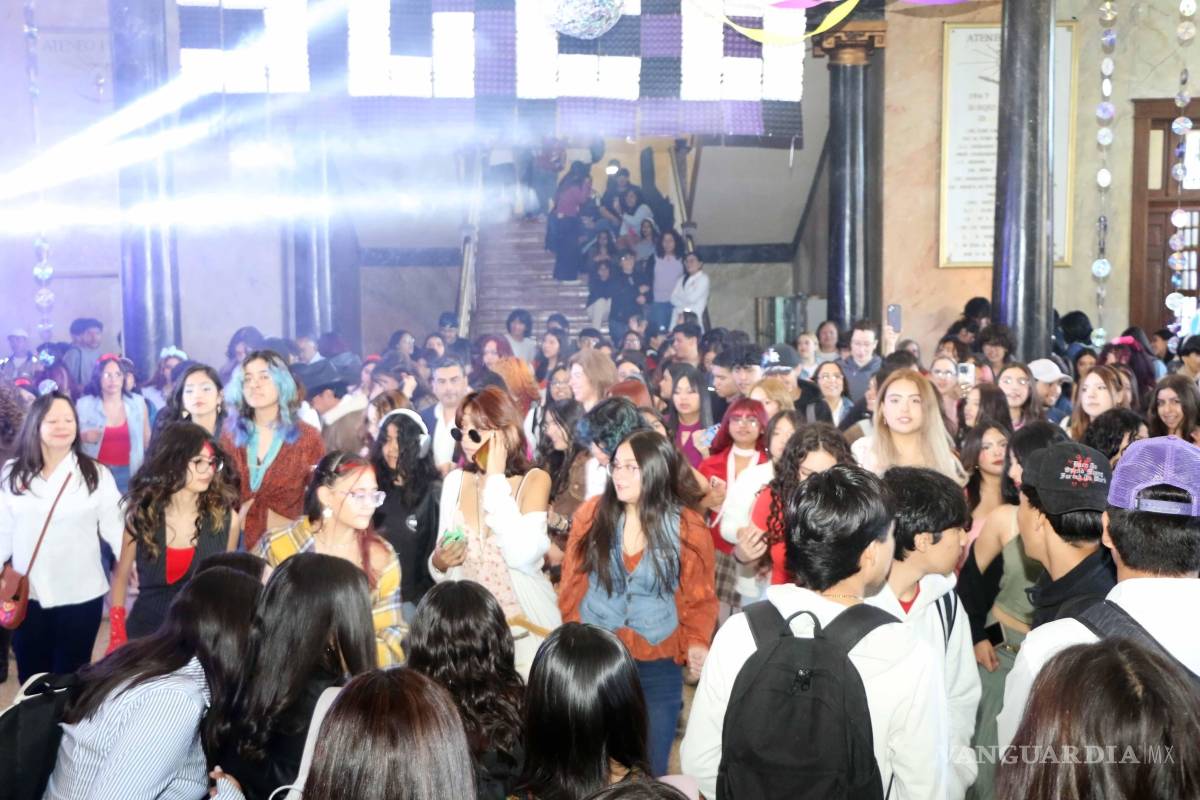$!Estudiantes participaron caracterizados con estilos de distintas décadas, en un ambiente que fusiona cultura, identidad y convivencia.