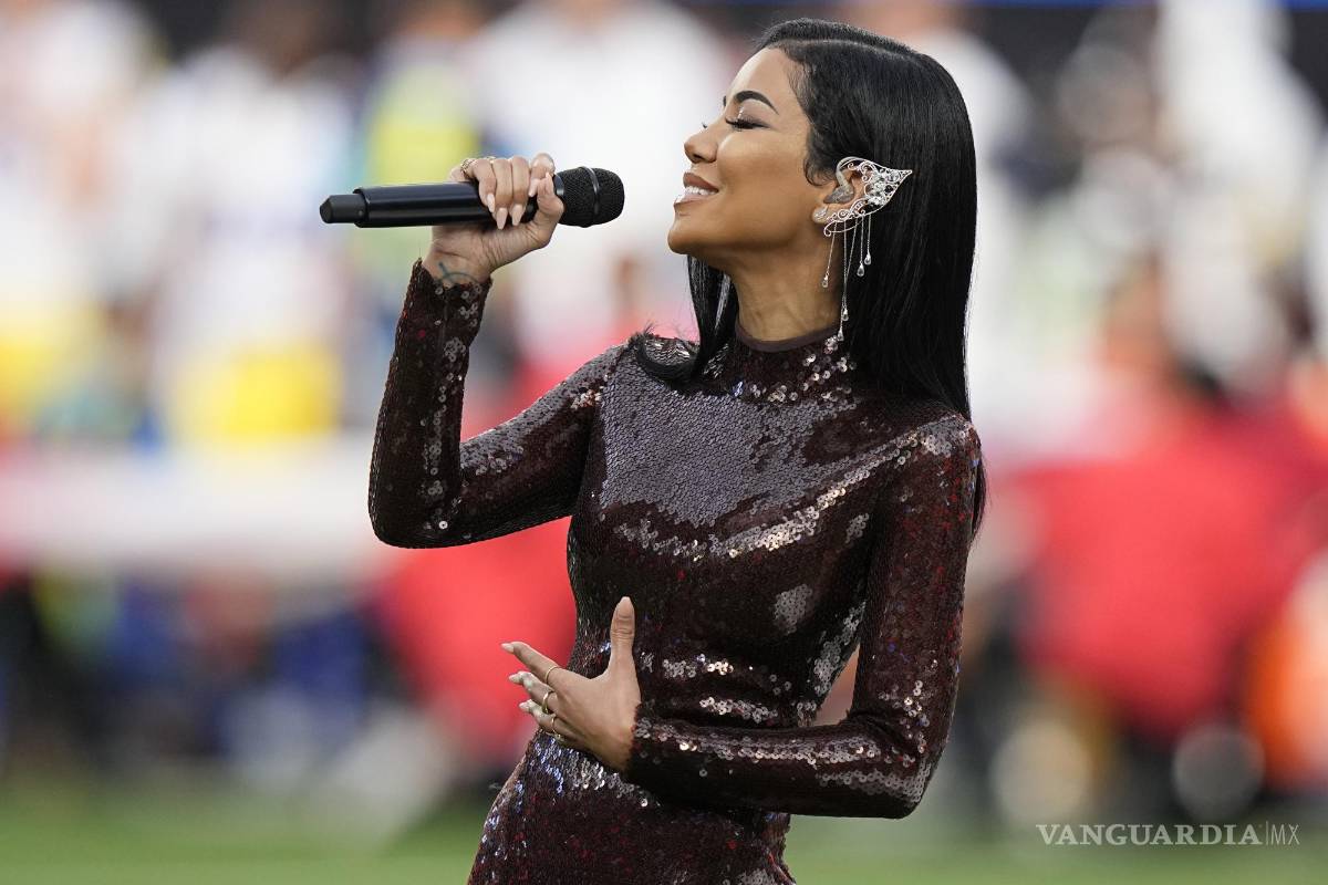 $!Jhené Aiko interpretó el tema America the Beautiful antes del inició del juego, y una vez más las canciones fueron traducidas al lenguaje de señas americano.