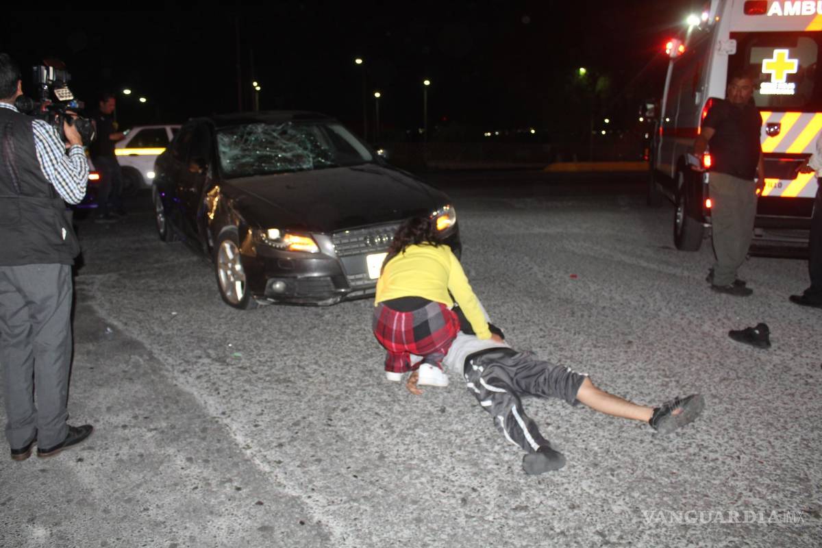 Conductor se impacta contra menores motociclistas, en Saltillo