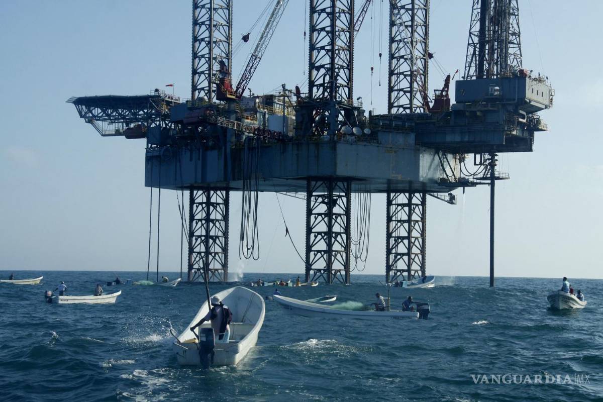 Roban a proveedores de Pemex en sus plataformas ubicadas en el mar