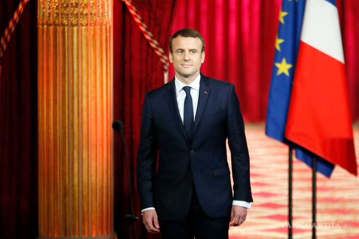 Macron toma posesión como presidente y promete devolver la confianza a Francia