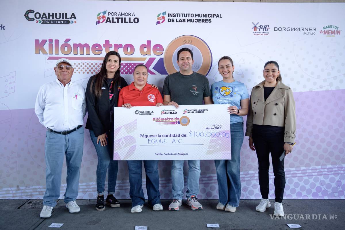 $!El alcalde Javier Díaz González y Luly López Naranjo encabezaron la clausura de las actividades en beneficio de mujeres en situación vulnerable.