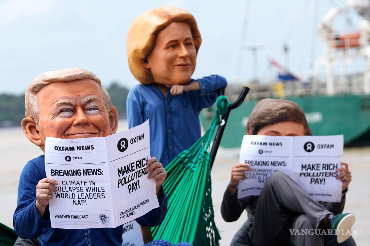 $!Así protestan activistas de Oxfam durante el inicio de la Cumbre del Clima COP30 de la ONU en Belém, estado de Pará, Brasil.