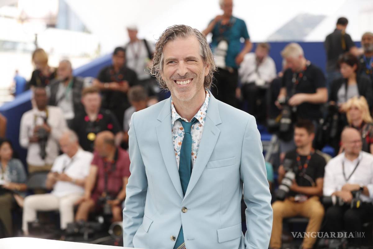 $!El director Brett Morgen asiste al photocall de ‘Moonage Daydream’ en la 75ª edición del Festival de Cine de Cannes.