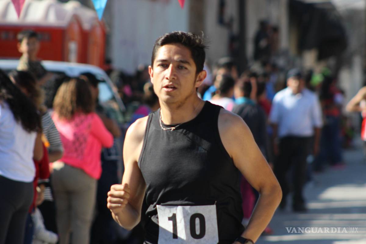 $!Corredores de Saltillo celebraron la Navidad