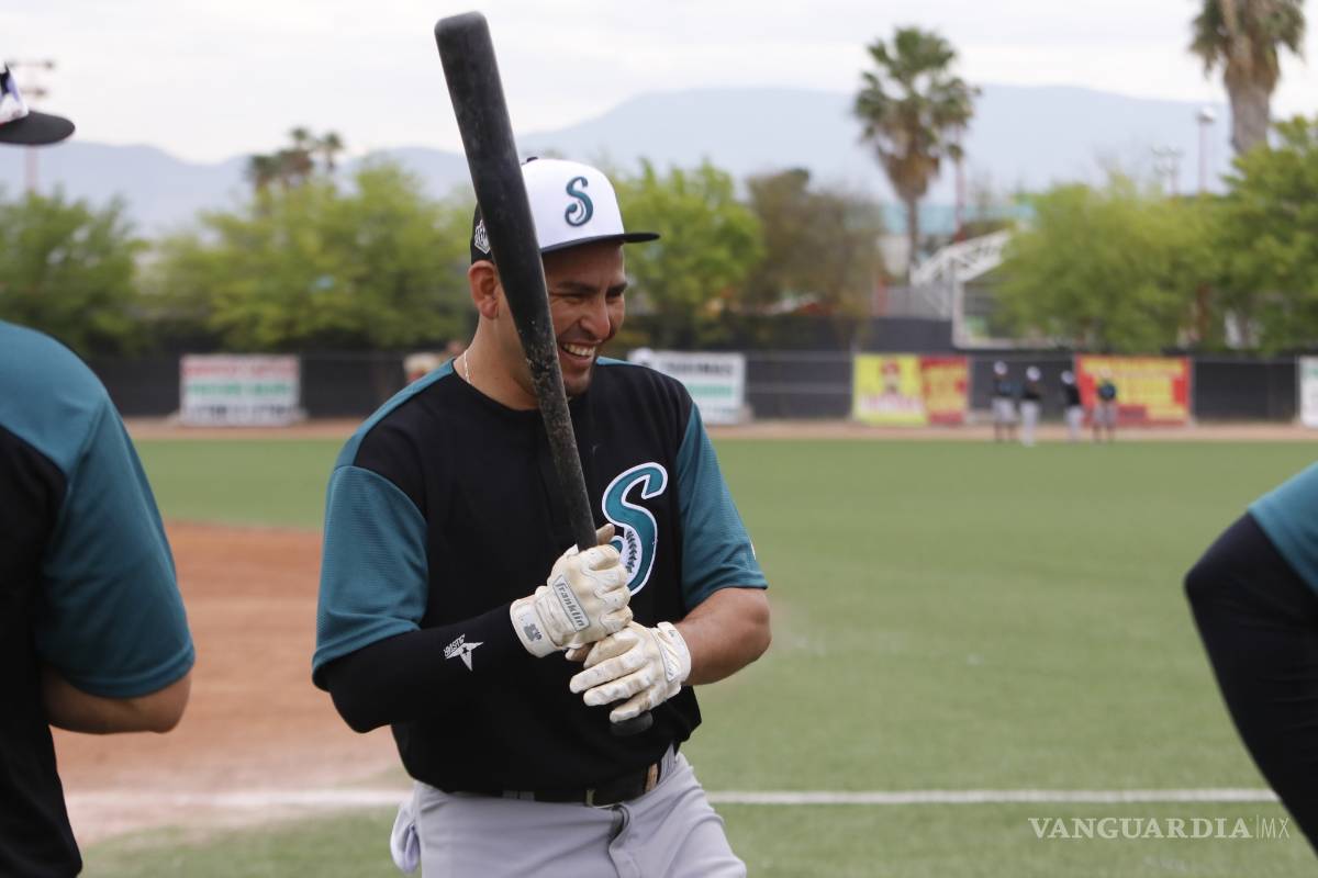 Llega a los entrenamientos de Saraperos Christian Zazueta, el todo terreno del diamante