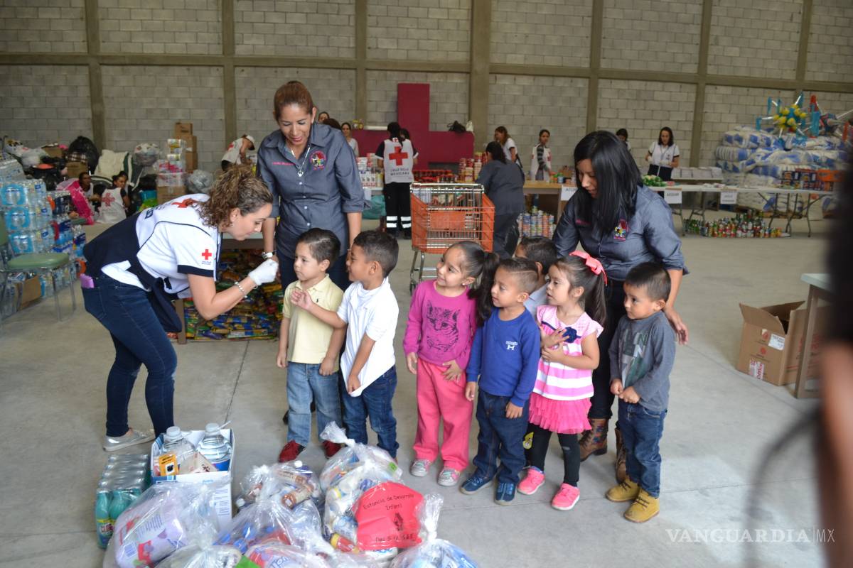 Niños saltillenses dan su donativo para damnificados por el terremoto