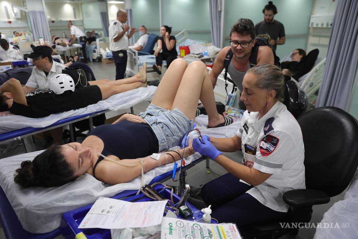 $!Tras el ataque de Hamás, israelíes donan sangre para los heridos en el Hospital Ichilov de Tel Aviv, Israel, 7 de octubre de 2023.