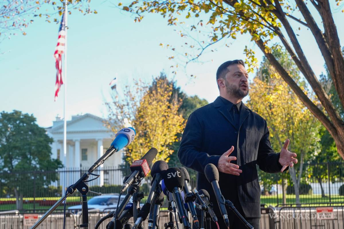 $!El presidente de Ucrania, Volodímir Zelenski habla con periodistas en el Parque Lafayette, luego de una reunión con el presidente Donald Trump en Washington.