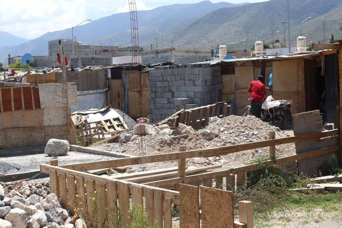 'Paracaidistas' se disputan a golpes predio de Saltillo; se movilizaron unidades de la Policía Municipal