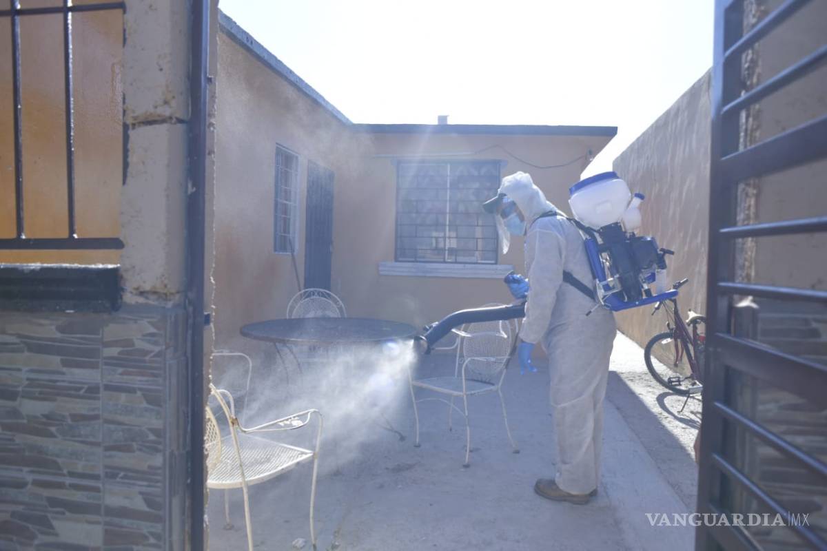 Sanitizan viviendas en colonias que registran casos COVID-19 en Acuña