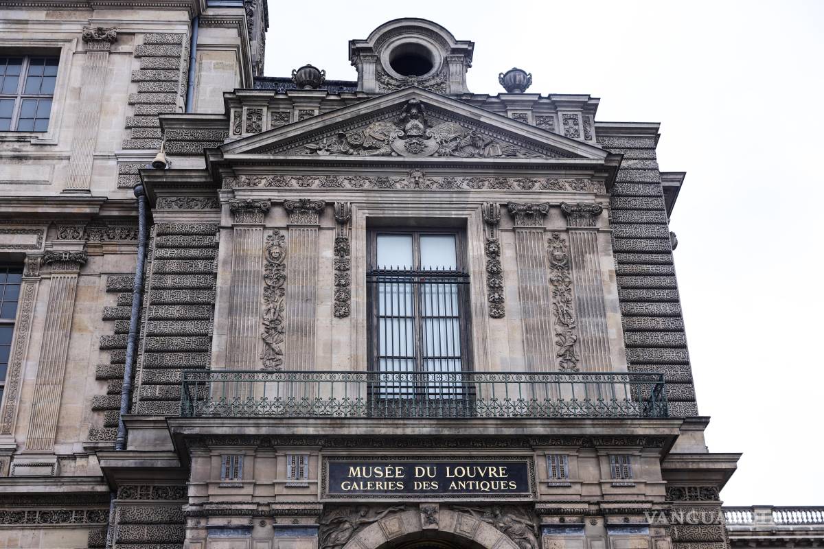 $!Recientemente se instalaron nuevas rejas metálicas en una de las entradas del museo francés.