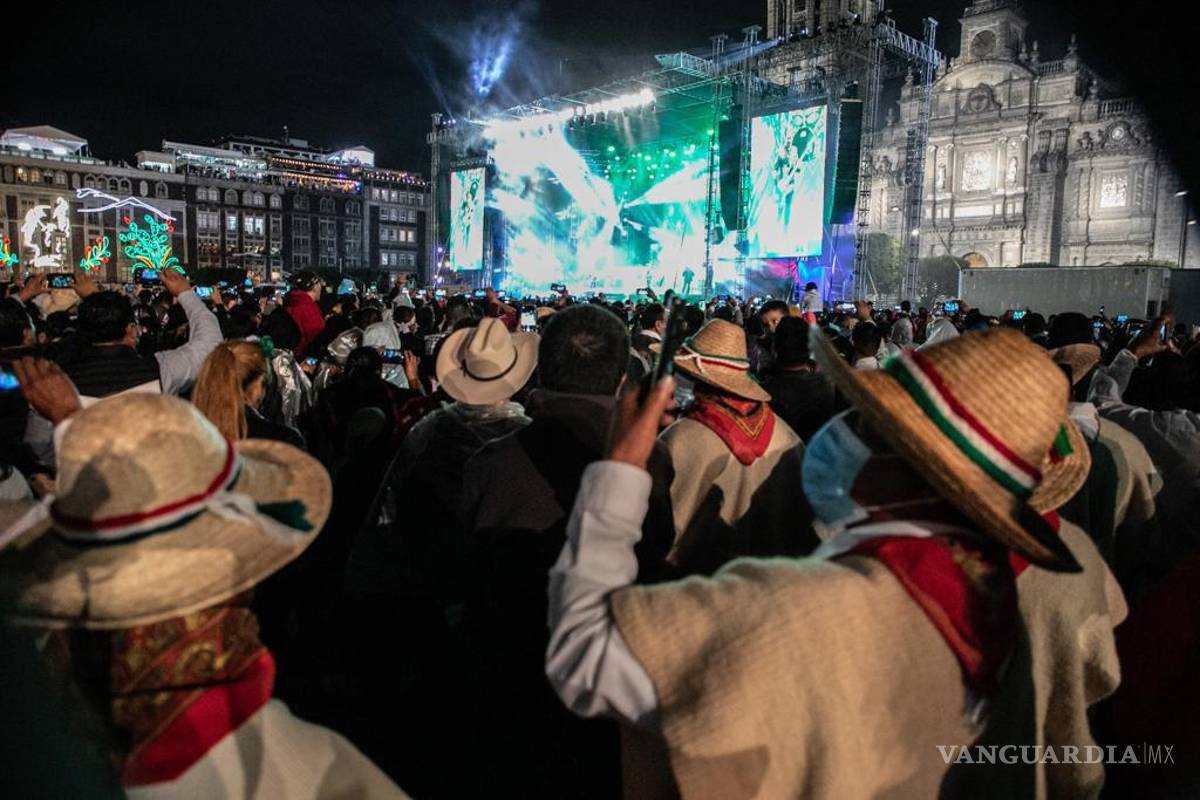 $!Así luce el Zócalo de la CDMX, abarrotado por festejos patrios
