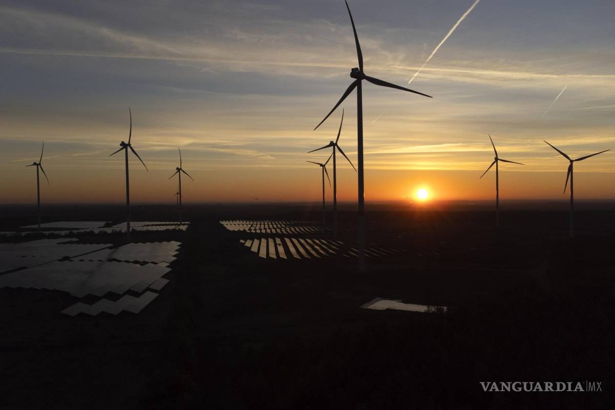 $!Un estudio muestra que las tres fuentes de electricidad más baratas a en todo el mundo el año pasado fueron la energía eólica terrestre, los paneles solares y la nueva energía hidroeléctrica.